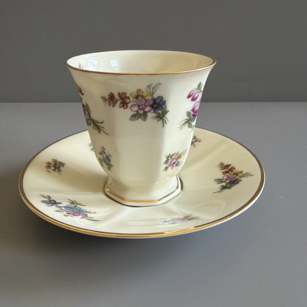 Vintage P.T. Bavaria Tirschenreuth Demitasse Cup & Saucer "The Colwyn" 4562 - Picture 3 of 8